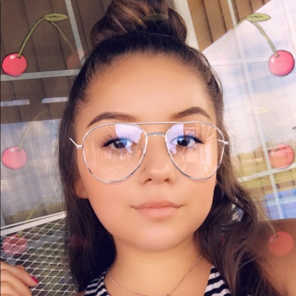 Meet your Posher, Andrea - Picture 1 of 1